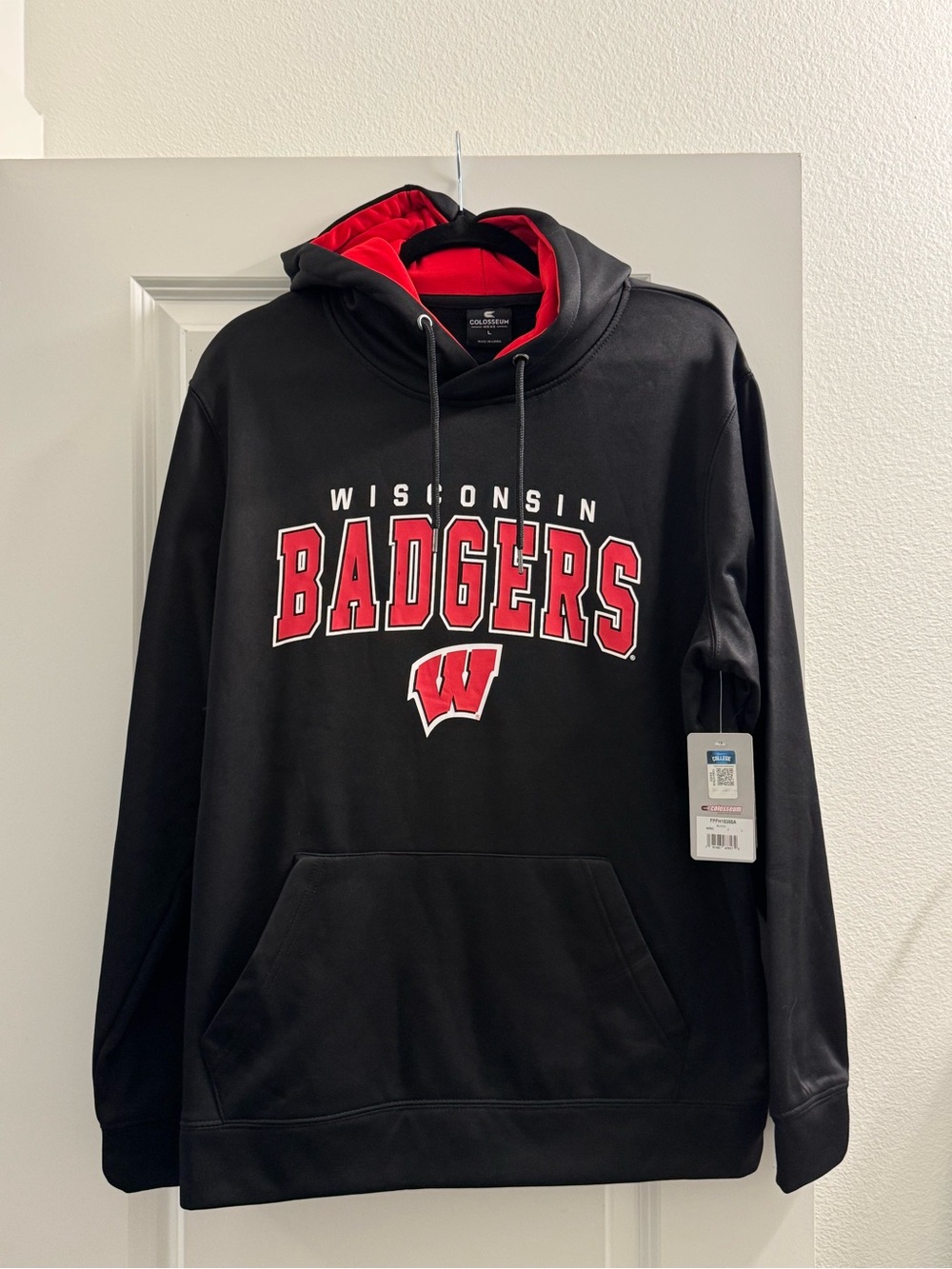 Wisconsin Badgers Colosseum Hoodie Men’s Large Black Red NWT